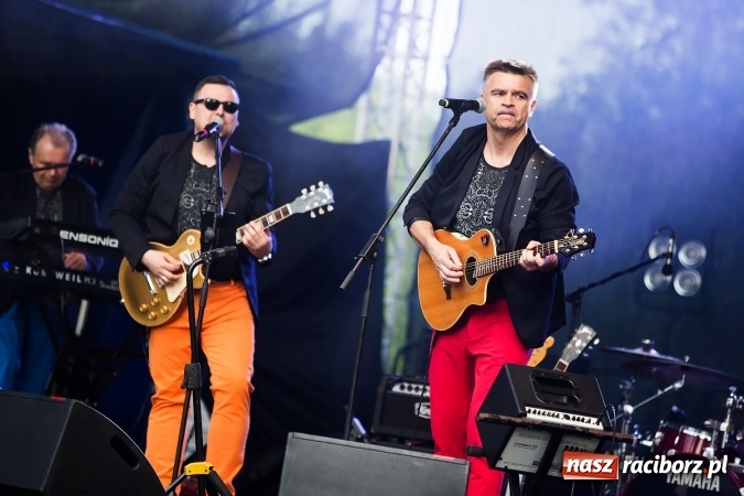Zdjęcie w galerii na portalu naszraciborz.pl: Szymon Wydra & Carpe Diem zagrał w Pietrowicach Wielkich wiadomości z regionu