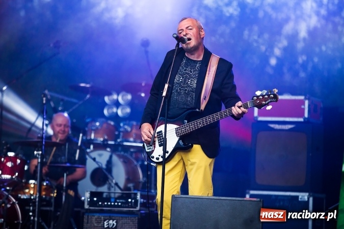 Zdjęcie w galerii na portalu naszraciborz.pl: Szymon Wydra & Carpe Diem zagrał w Pietrowicach Wielkich wiadomości z regionu