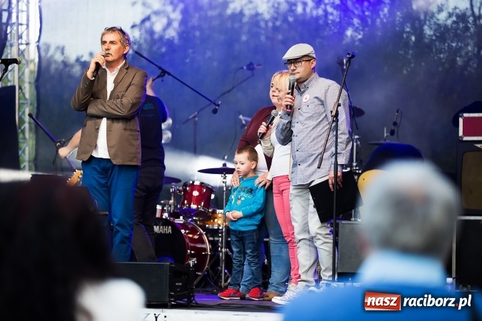 Zdjęcie w galerii na portalu naszraciborz.pl: Szymon Wydra & Carpe Diem zagrał w Pietrowicach Wielkich wiadomości z regionu