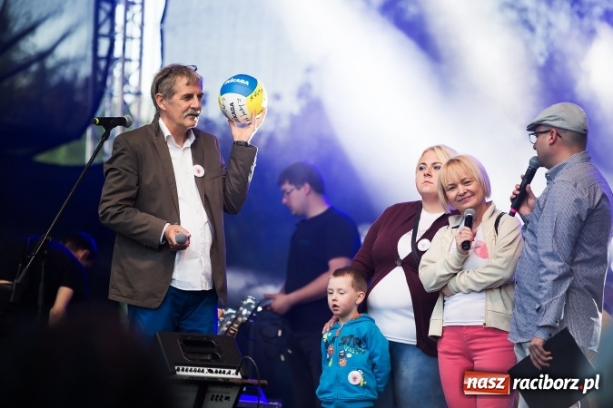 Zdjęcie w galerii na portalu naszraciborz.pl: Szymon Wydra & Carpe Diem zagrał w Pietrowicach Wielkich wiadomości z regionu