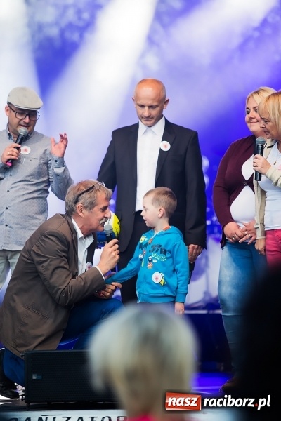 Zdjęcie w galerii na portalu naszraciborz.pl: Szymon Wydra & Carpe Diem zagrał w Pietrowicach Wielkich wiadomości z regionu