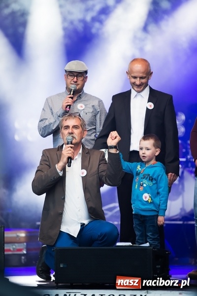 Zdjęcie w galerii na portalu naszraciborz.pl: Szymon Wydra & Carpe Diem zagrał w Pietrowicach Wielkich wiadomości z regionu