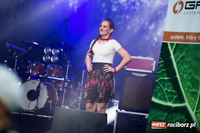 Zdjęcie w galerii na portalu naszraciborz.pl: Szymon Wydra & Carpe Diem zagrał w Pietrowicach Wielkich wiadomości z regionu