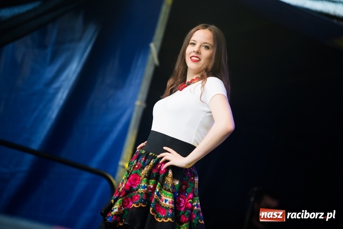 Zdjęcie w galerii na portalu naszraciborz.pl: Szymon Wydra & Carpe Diem zagrał w Pietrowicach Wielkich wiadomości z regionu