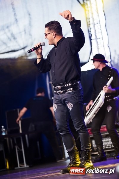 Zdjęcie w galerii na portalu naszraciborz.pl: Szymon Wydra & Carpe Diem zagrał w Pietrowicach Wielkich wiadomości z regionu