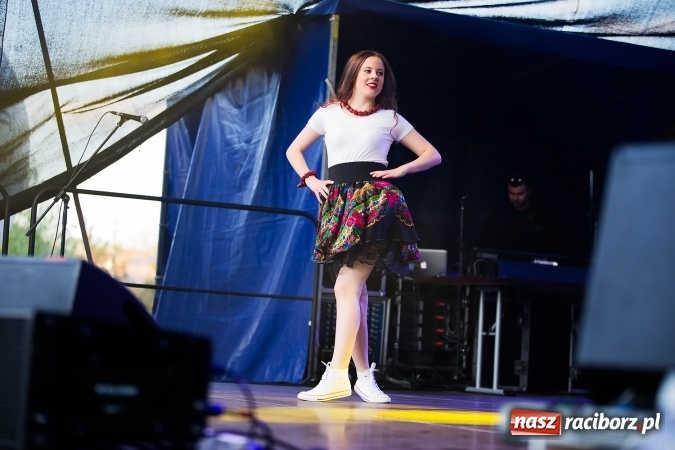 Zdjęcie w galerii na portalu naszraciborz.pl: Szymon Wydra & Carpe Diem zagrał w Pietrowicach Wielkich wiadomości z regionu