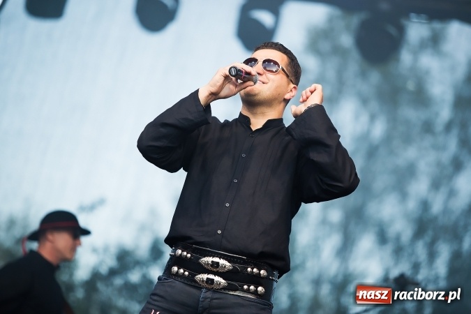 Zdjęcie w galerii na portalu naszraciborz.pl: Szymon Wydra & Carpe Diem zagrał w Pietrowicach Wielkich wiadomości z regionu