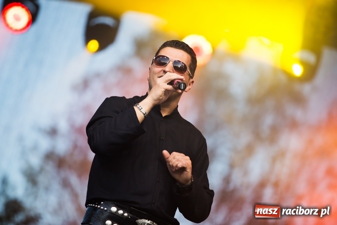 Zdjęcie w galerii na portalu naszraciborz.pl: Szymon Wydra & Carpe Diem zagrał w Pietrowicach Wielkich wiadomości z regionu