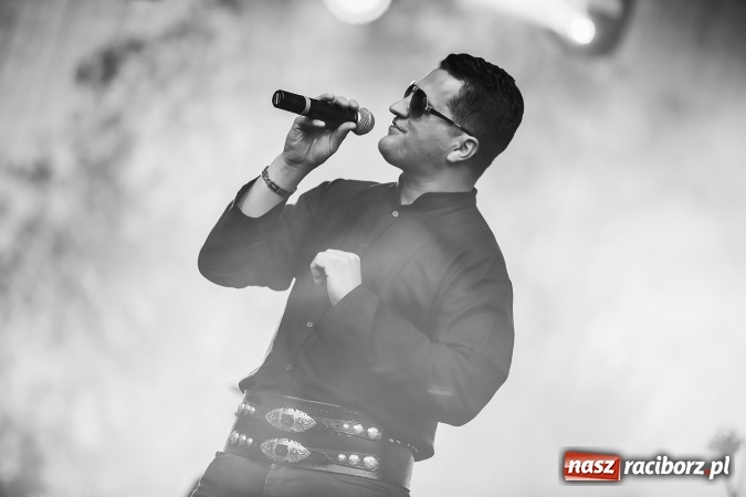 Zdjęcie w galerii na portalu naszraciborz.pl: Szymon Wydra & Carpe Diem zagrał w Pietrowicach Wielkich wiadomości z regionu