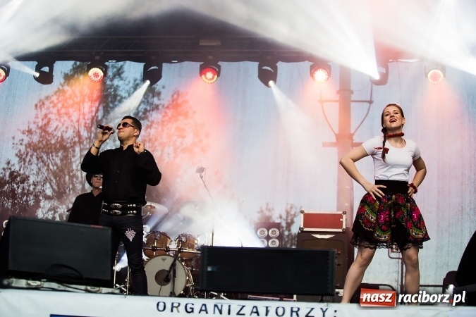 Zdjęcie w galerii na portalu naszraciborz.pl: Szymon Wydra & Carpe Diem zagrał w Pietrowicach Wielkich wiadomości z regionu