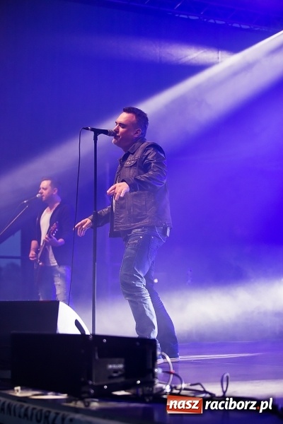 Zdjęcie w galerii na portalu naszraciborz.pl: Szymon Wydra & Carpe Diem zagrał w Pietrowicach Wielkich wiadomości z regionu