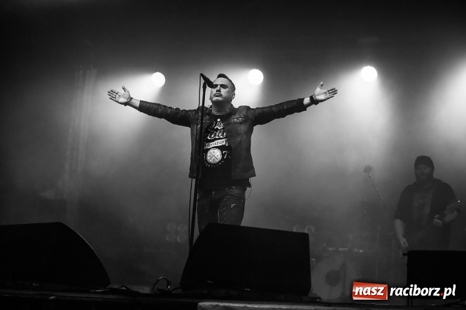 Zdjęcie w galerii na portalu naszraciborz.pl: Szymon Wydra & Carpe Diem zagrał w Pietrowicach Wielkich wiadomości z regionu