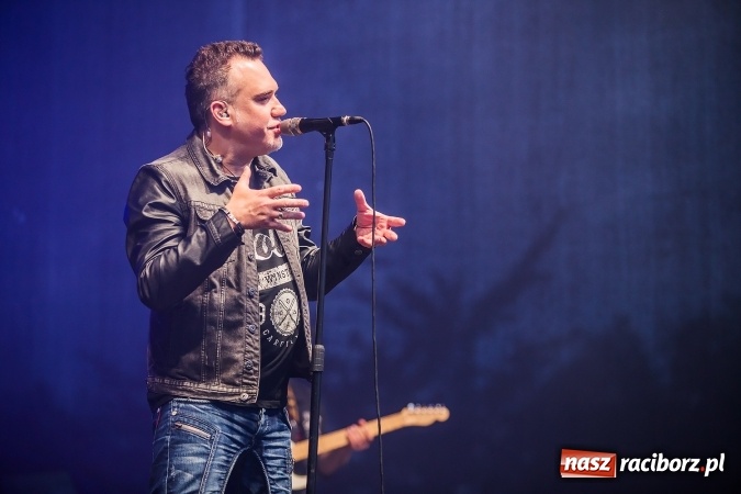 Zdjęcie w galerii na portalu naszraciborz.pl: Szymon Wydra & Carpe Diem zagrał w Pietrowicach Wielkich wiadomości z regionu