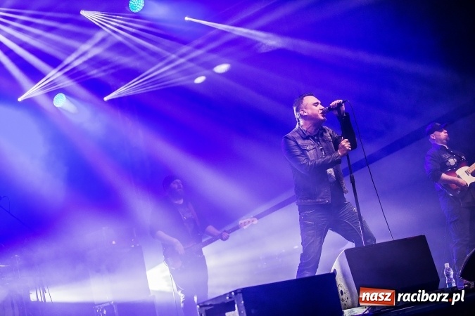 Zdjęcie w galerii na portalu naszraciborz.pl: Szymon Wydra & Carpe Diem zagrał w Pietrowicach Wielkich wiadomości z regionu