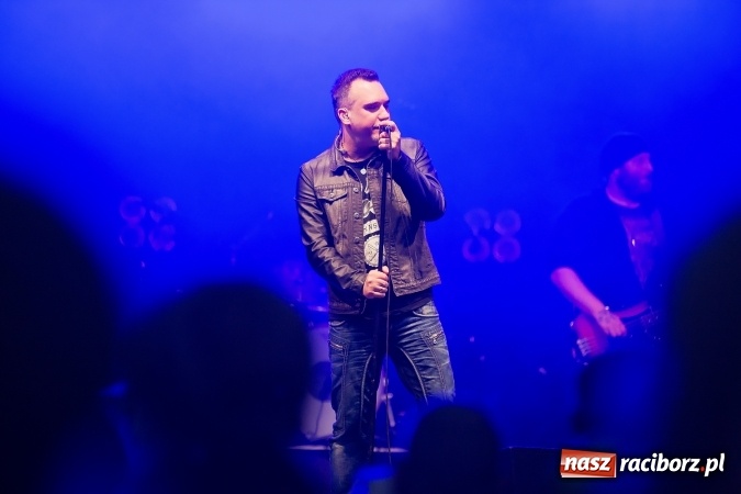 Zdjęcie w galerii na portalu naszraciborz.pl: Szymon Wydra & Carpe Diem zagrał w Pietrowicach Wielkich wiadomości z regionu