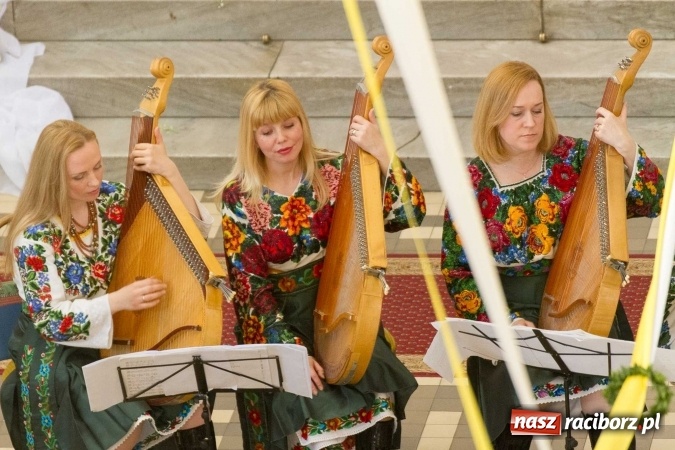 Zdjęcie w galerii na portalu naszraciborz.pl: Bandurzystki ze Lwowa zagrały dziś u św. Jana na Ostrogu wiadomości z regionu