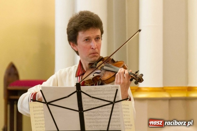 Zdjęcie w galerii na portalu naszraciborz.pl: Bandurzystki ze Lwowa zagrały dziś u św. Jana na Ostrogu wiadomości z regionu