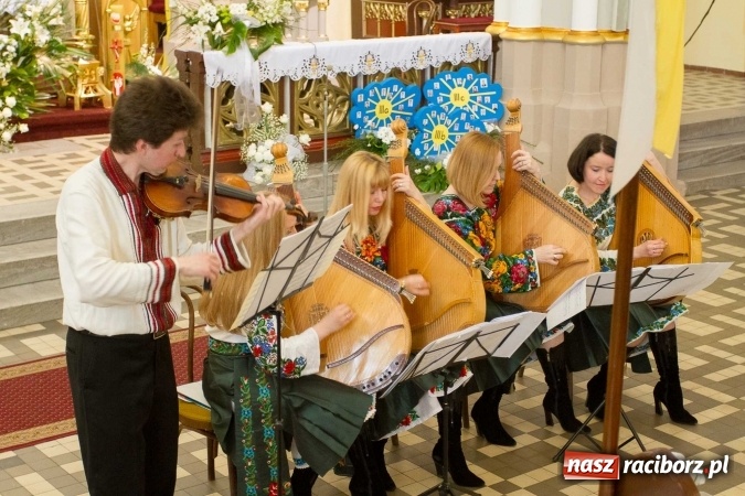 Zdjęcie w galerii na portalu naszraciborz.pl: Bandurzystki ze Lwowa zagrały dziś u św. Jana na Ostrogu wiadomości z regionu