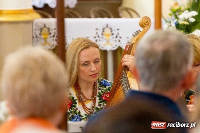 Zdjęcie w galerii na portalu naszraciborz.pl: Bandurzystki ze Lwowa zagrały dziś u św. Jana na Ostrogu wiadomości z regionu