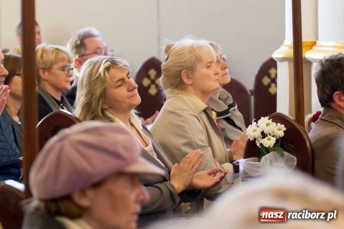 Zdjęcie w galerii na portalu naszraciborz.pl: Bandurzystki ze Lwowa zagrały dziś u św. Jana na Ostrogu wiadomości z regionu