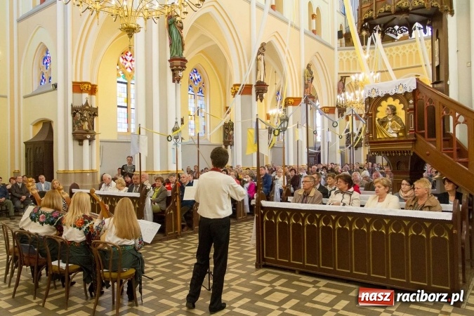 Zdjęcie w galerii na portalu naszraciborz.pl: Bandurzystki ze Lwowa zagrały dziś u św. Jana na Ostrogu wiadomości z regionu