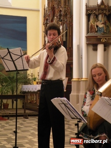 Zdjęcie w galerii na portalu naszraciborz.pl: Bandurzystki ze Lwowa zagrały dziś u św. Jana na Ostrogu wiadomości z regionu