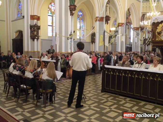 Zdjęcie w galerii na portalu naszraciborz.pl: Bandurzystki ze Lwowa zagrały dziś u św. Jana na Ostrogu wiadomości z regionu