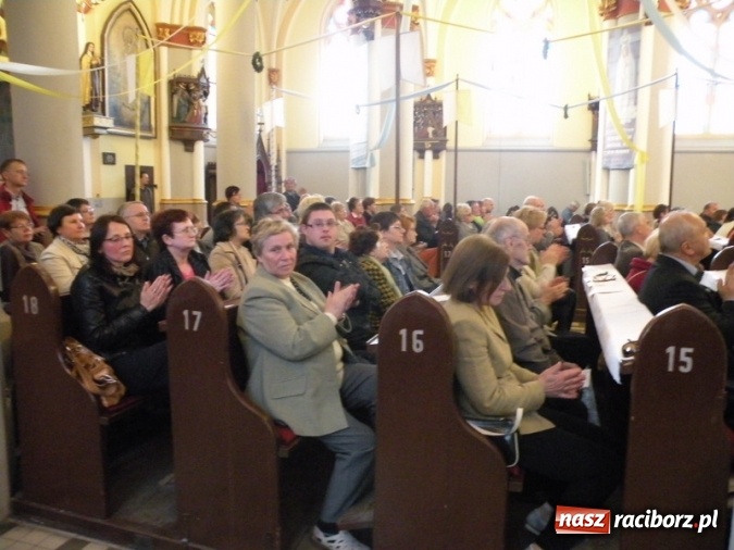 Zdjęcie w galerii na portalu naszraciborz.pl: Bandurzystki ze Lwowa zagrały dziś u św. Jana na Ostrogu wiadomości z regionu