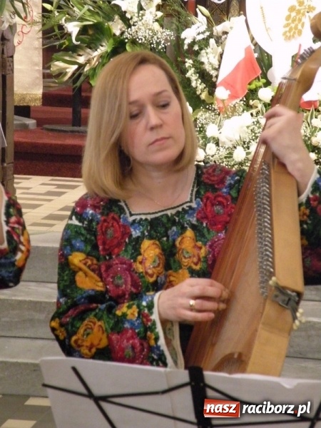Zdjęcie w galerii na portalu naszraciborz.pl: Bandurzystki ze Lwowa zagrały dziś u św. Jana na Ostrogu wiadomości z regionu