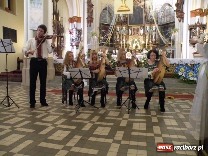 Zdjęcie w galerii na portalu naszraciborz.pl: Bandurzystki ze Lwowa zagrały dziś u św. Jana na Ostrogu wiadomości z regionu