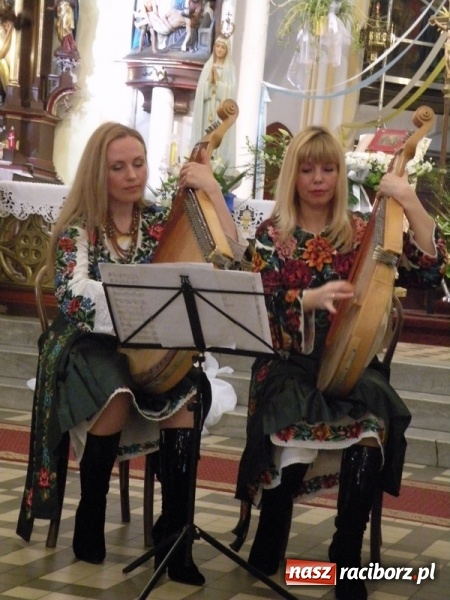 Zdjęcie w galerii na portalu naszraciborz.pl: Bandurzystki ze Lwowa zagrały dziś u św. Jana na Ostrogu wiadomości z regionu