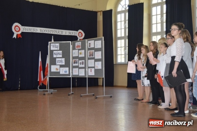 Zdjęcie w galerii na portalu naszraciborz.pl: Obchody 225. Rocznicy Uchwalenia Konstytucji 3 maja w Szkole Podstawowej nr 4 wiadomości z regionu