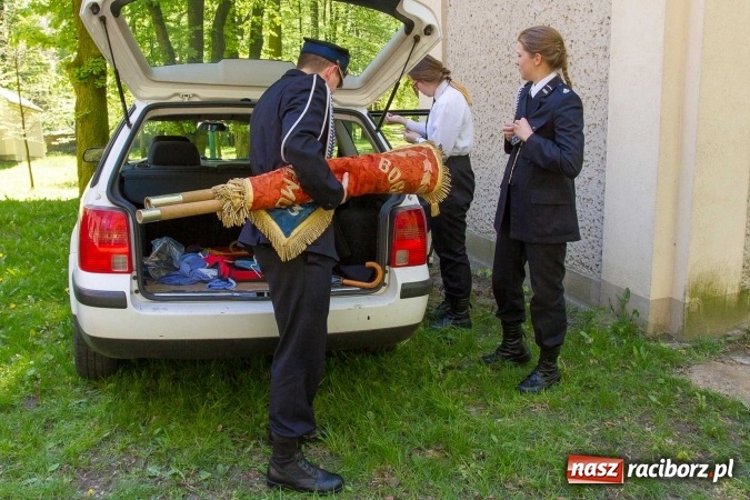 Zdjęcie w galerii na portalu naszraciborz.pl: Strażacy ze Śląska i Opolszczyzny pielgrzymowali do św. Anny  wiadomości z regionu