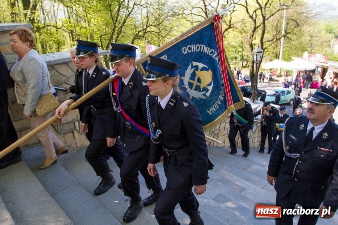 Zdjęcie w galerii na portalu naszraciborz.pl: Strażacy ze Śląska i Opolszczyzny pielgrzymowali do św. Anny  wiadomości z regionu