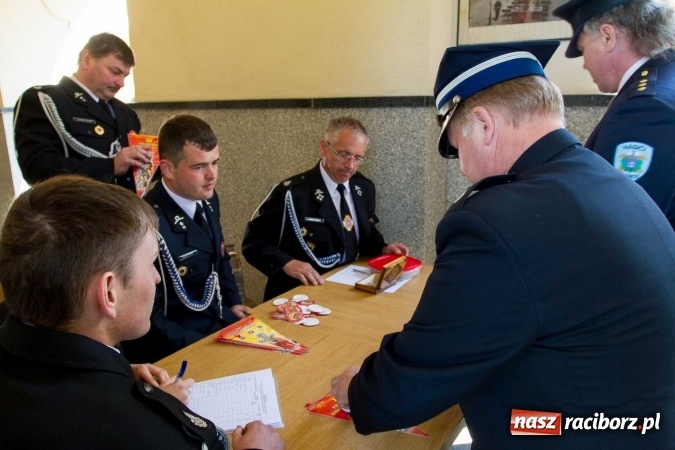 Zdjęcie w galerii na portalu naszraciborz.pl: Strażacy ze Śląska i Opolszczyzny pielgrzymowali do św. Anny  wiadomości z regionu