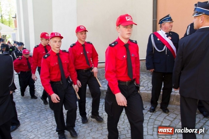 Zdjęcie w galerii na portalu naszraciborz.pl: Strażacy ze Śląska i Opolszczyzny pielgrzymowali do św. Anny  wiadomości z regionu