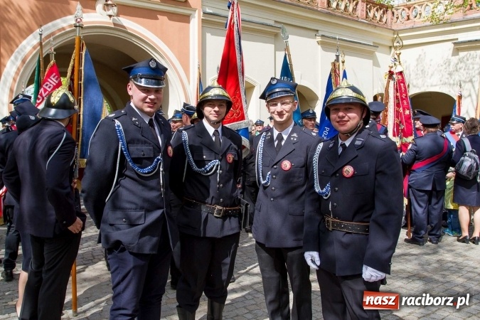 Zdjęcie w galerii na portalu naszraciborz.pl: Strażacy ze Śląska i Opolszczyzny pielgrzymowali do św. Anny  wiadomości z regionu