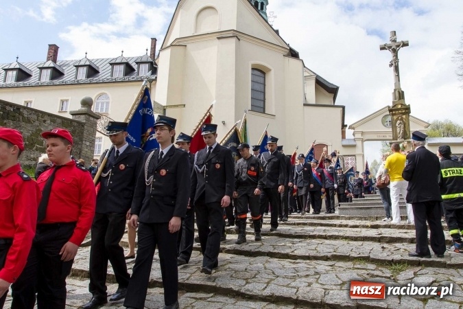 Zdjęcie w galerii na portalu naszraciborz.pl: Strażacy ze Śląska i Opolszczyzny pielgrzymowali do św. Anny  wiadomości z regionu