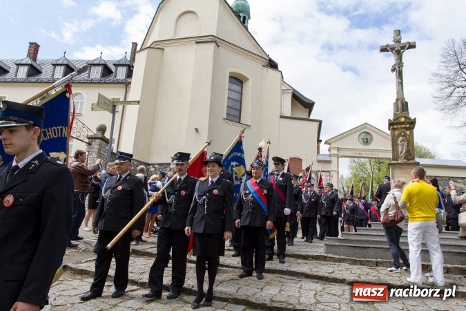 Zdjęcie w galerii na portalu naszraciborz.pl: Strażacy ze Śląska i Opolszczyzny pielgrzymowali do św. Anny  wiadomości z regionu