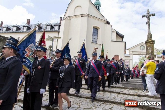 Zdjęcie w galerii na portalu naszraciborz.pl: Strażacy ze Śląska i Opolszczyzny pielgrzymowali do św. Anny  wiadomości z regionu
