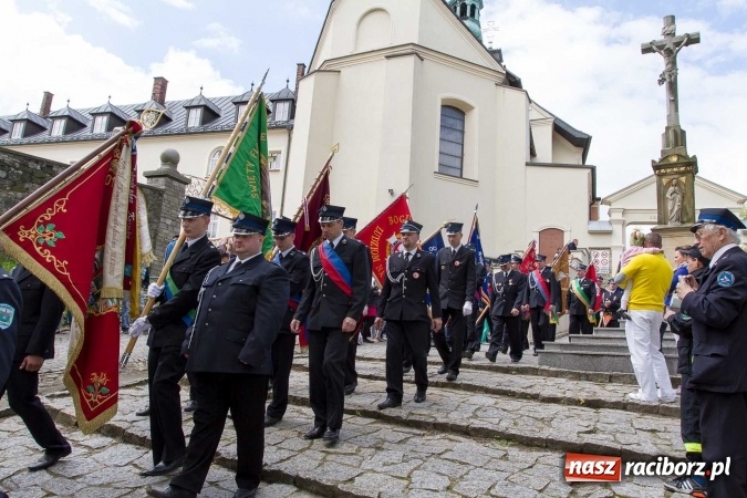 Zdjęcie w galerii na portalu naszraciborz.pl: Strażacy ze Śląska i Opolszczyzny pielgrzymowali do św. Anny  wiadomości z regionu