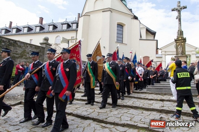 Zdjęcie w galerii na portalu naszraciborz.pl: Strażacy ze Śląska i Opolszczyzny pielgrzymowali do św. Anny  wiadomości z regionu