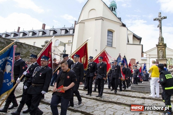 Zdjęcie w galerii na portalu naszraciborz.pl: Strażacy ze Śląska i Opolszczyzny pielgrzymowali do św. Anny  wiadomości z regionu