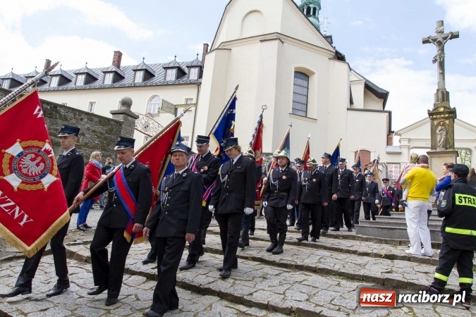 Zdjęcie w galerii na portalu naszraciborz.pl: Strażacy ze Śląska i Opolszczyzny pielgrzymowali do św. Anny  wiadomości z regionu