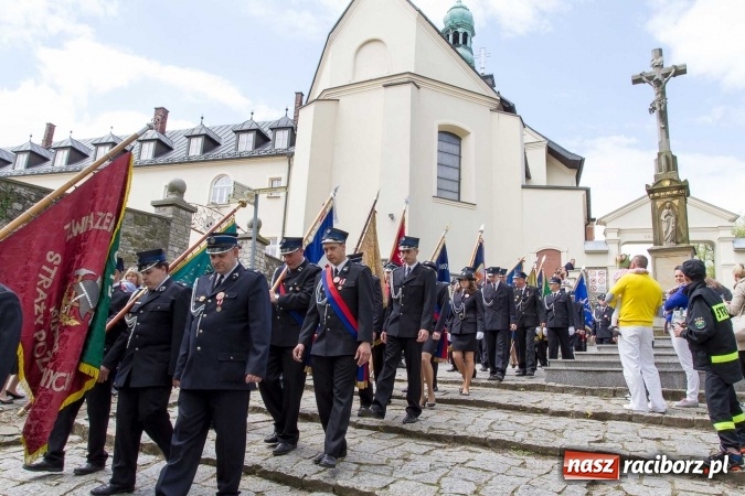Zdjęcie w galerii na portalu naszraciborz.pl: Strażacy ze Śląska i Opolszczyzny pielgrzymowali do św. Anny  wiadomości z regionu