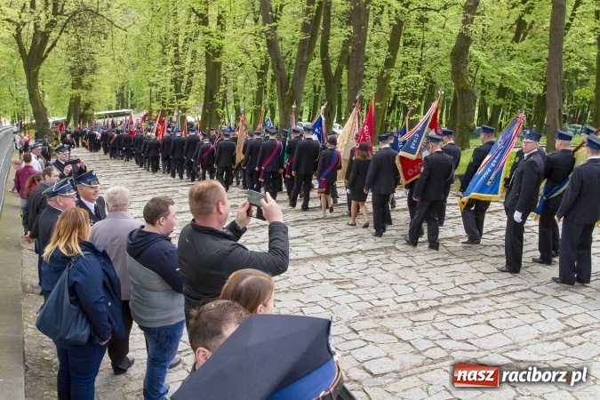 Zdjęcie w galerii na portalu naszraciborz.pl: Strażacy ze Śląska i Opolszczyzny pielgrzymowali do św. Anny  wiadomości z regionu