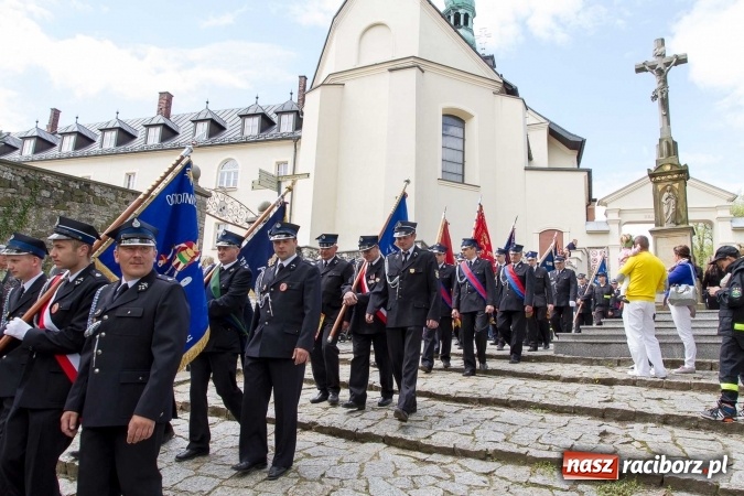 Zdjęcie w galerii na portalu naszraciborz.pl: Strażacy ze Śląska i Opolszczyzny pielgrzymowali do św. Anny  wiadomości z regionu