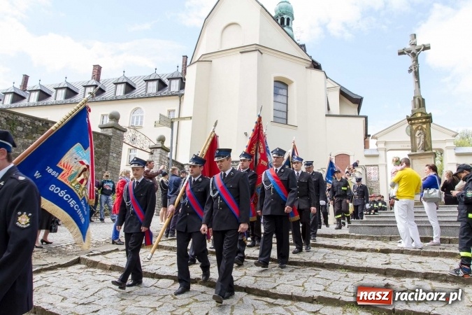 Zdjęcie w galerii na portalu naszraciborz.pl: Strażacy ze Śląska i Opolszczyzny pielgrzymowali do św. Anny  wiadomości z regionu