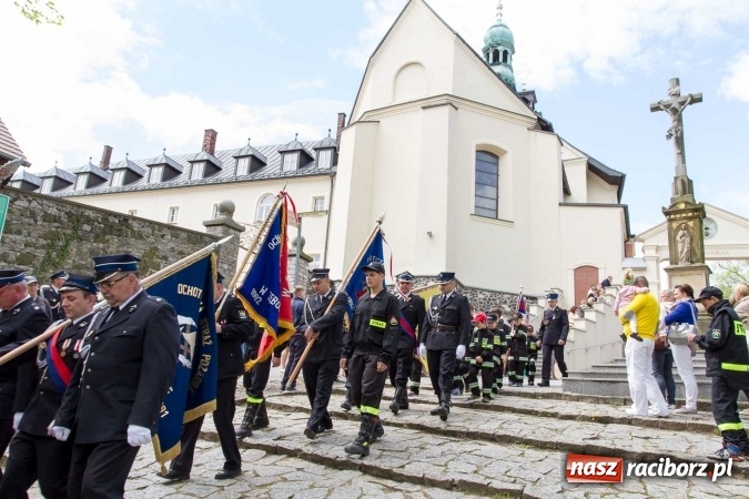 Zdjęcie w galerii na portalu naszraciborz.pl: Strażacy ze Śląska i Opolszczyzny pielgrzymowali do św. Anny  wiadomości z regionu