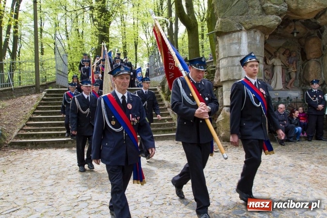 Zdjęcie w galerii na portalu naszraciborz.pl: Strażacy ze Śląska i Opolszczyzny pielgrzymowali do św. Anny  wiadomości z regionu